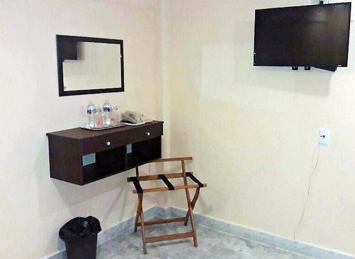 Hotel Versalles Suites Cancun Exterior photo