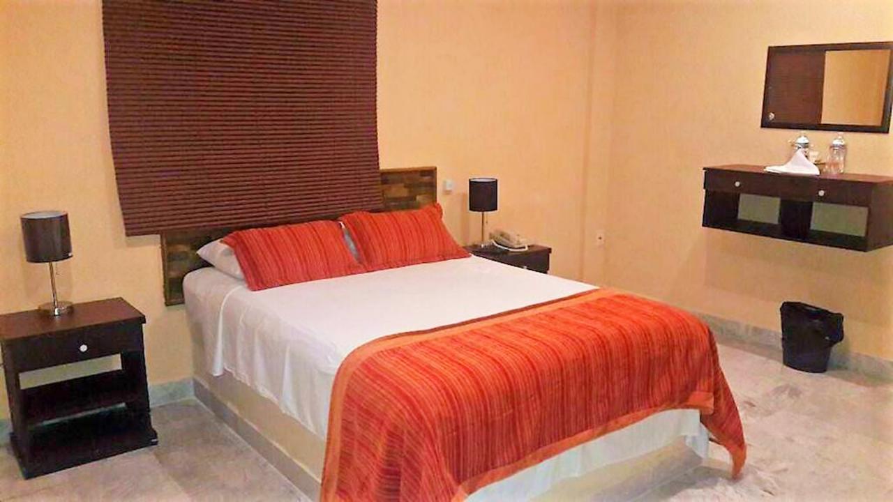 Hotel Versalles Suites Cancun Exterior photo