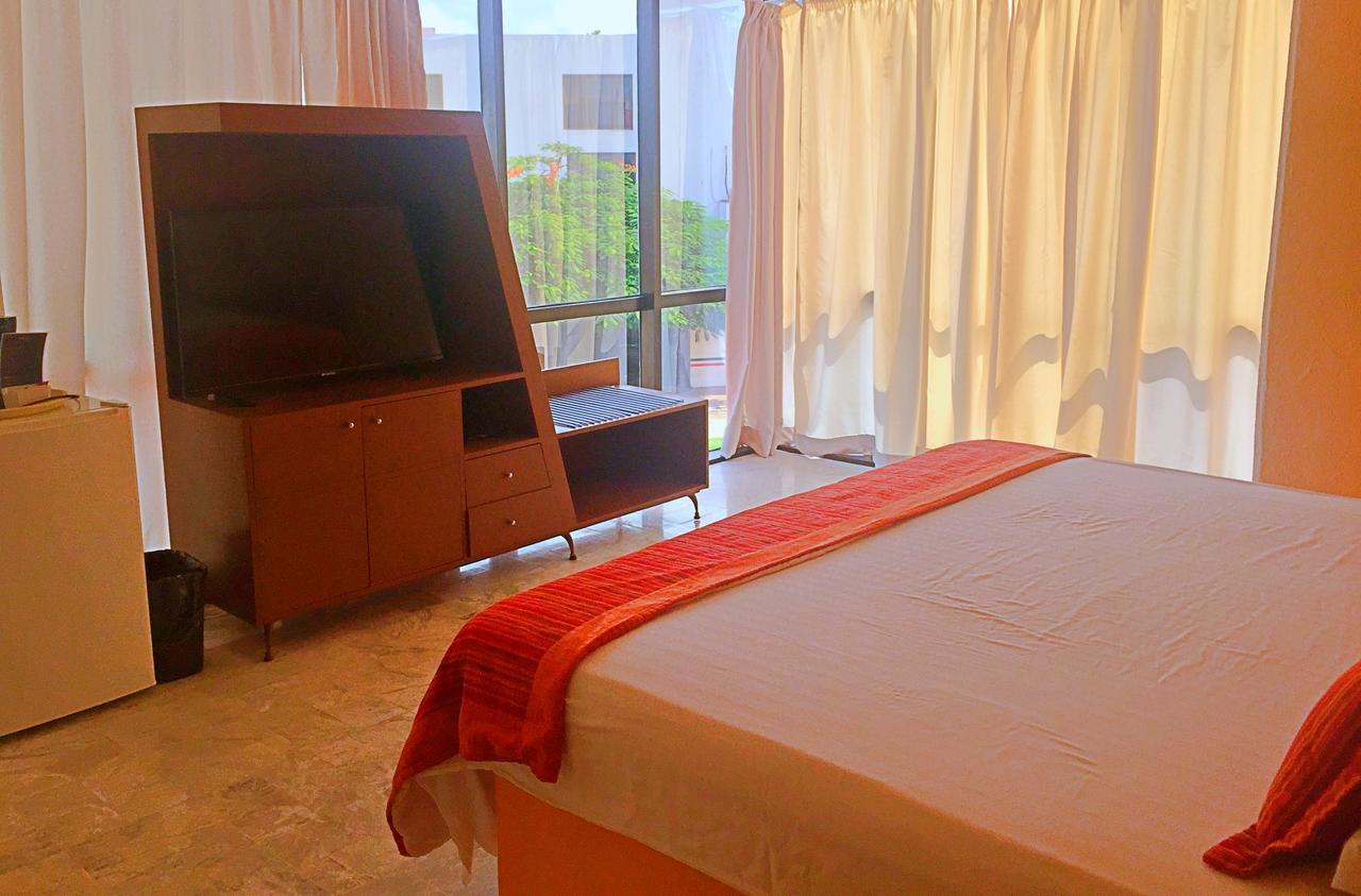 Hotel Versalles Suites Cancun Exterior photo