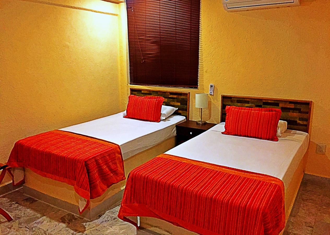 Hotel Versalles Suites Cancun Exterior photo