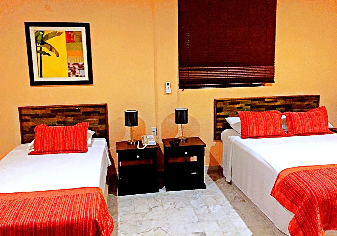 Hotel Versalles Suites Cancun Exterior photo