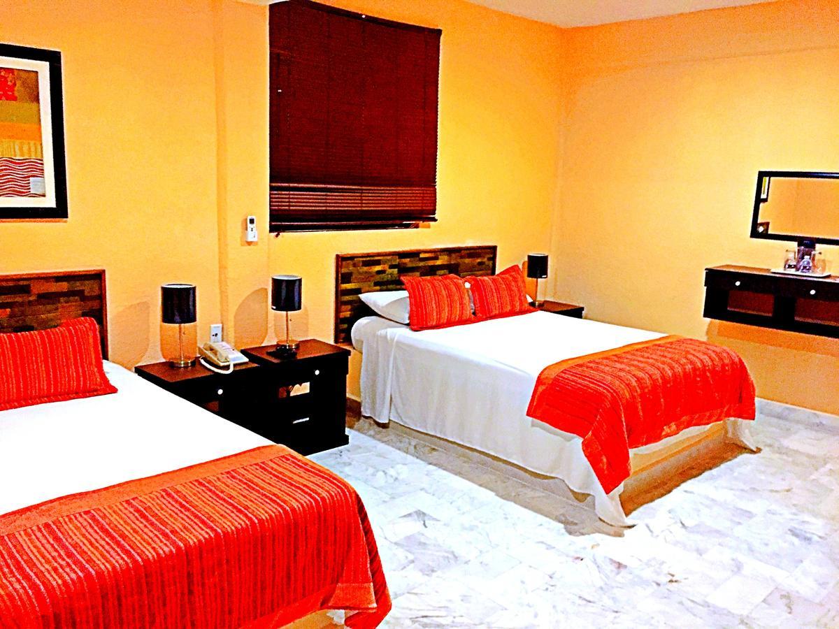 Hotel Versalles Suites Cancun Exterior photo