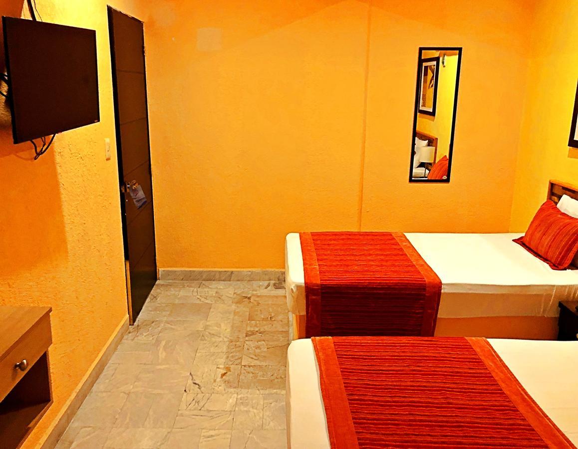 Hotel Versalles Suites Cancun Exterior photo
