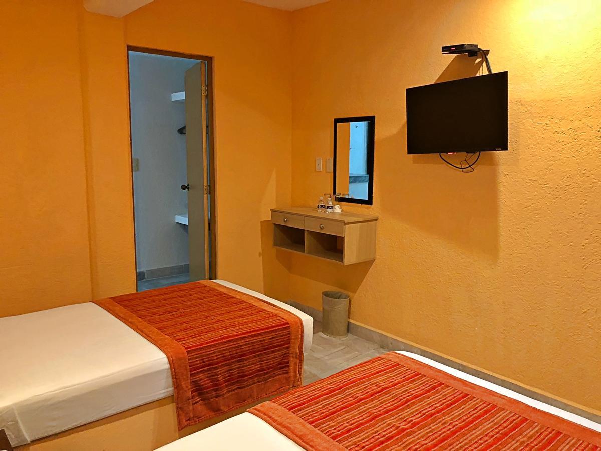 Hotel Versalles Suites Cancun Exterior photo